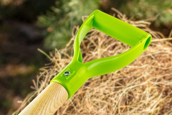 Вилы VERTO 4-х-рогие, 1270мм черенок/дерево  15G040 в Москве 