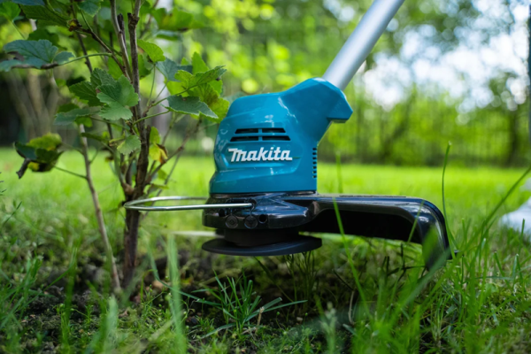 Триммер аккумуляторный MAKITA  UR100DWAEX  в Москве