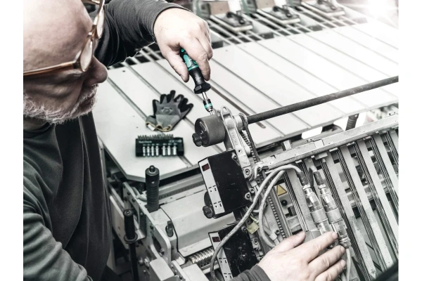  Отвёртка динамометрическая Wera регулируемая WE-074700 в Москве 