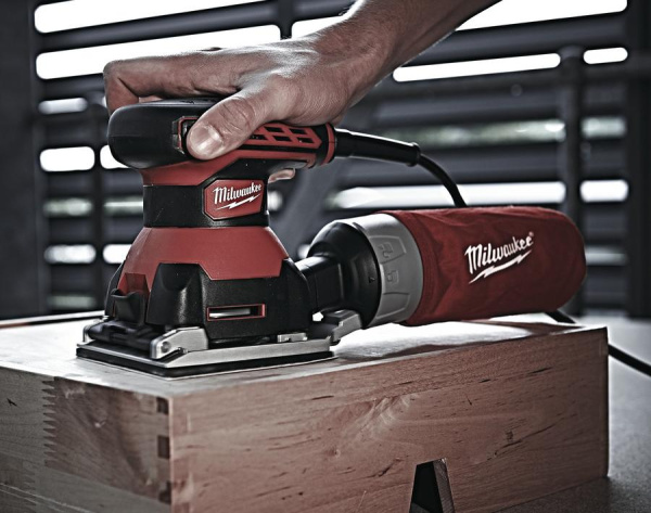 Вибрационная шлифмашина Milwaukee SPS 140 4933447015