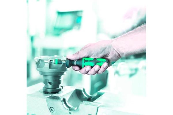  Отвёртка динамометрическая Wera регулируемая WE-074700 в Москве 