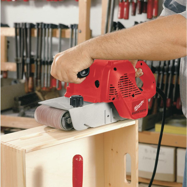 Ленточная шлифмашина Milwaukee BS 100 LE 4933385150