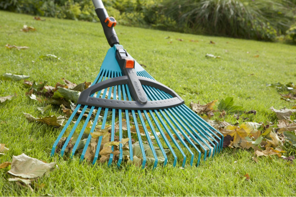 Грабли GARDENA пластиковые рег.+ Ручка алюм.эрго. 130см 03099-30.000.00 в Москве 