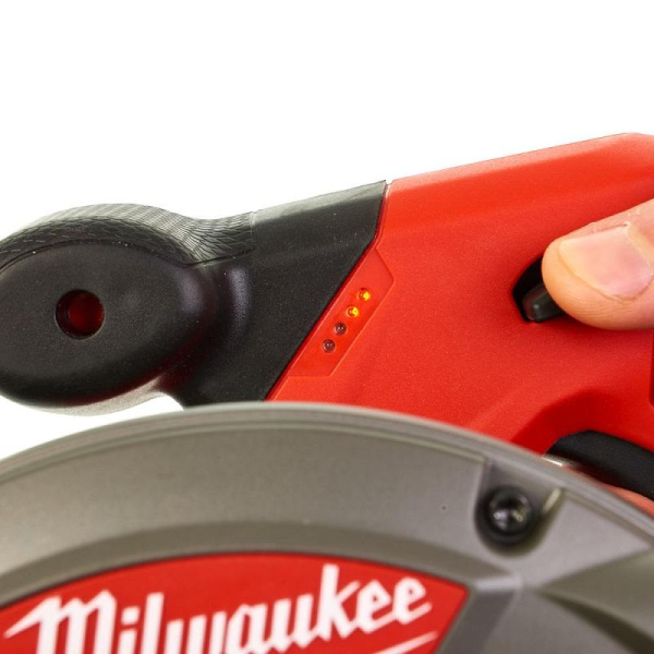 Аккумуляторная циркулярная пила Milwaukee M12 CCS44-602X FUEL 4933451512