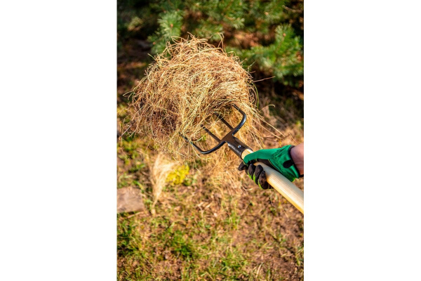 Вилы VERTO 4-х-рогие, 1270мм черенок/дерево  15G040 в Москве 