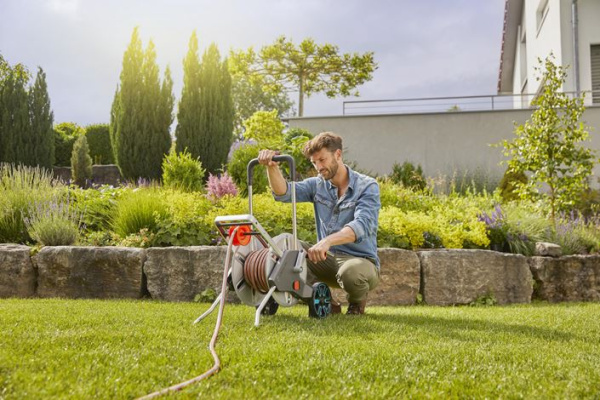Тележка для шлангов с комплектом для полива AquaRoll M Easy GARDENA 18547-20.000.00 в Екатеринбурге