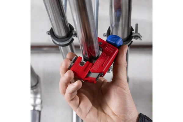 Труборез мини для цветных металлов и нержавеющей стали KNIPEX d.3-30мм., 2мм  KN-903101 в Москве 