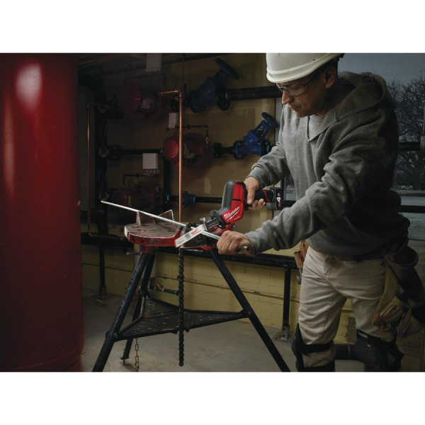 Аккумуляторная сабельная пила Milwaukee M12 CHZ-402C FUEL 4933446950