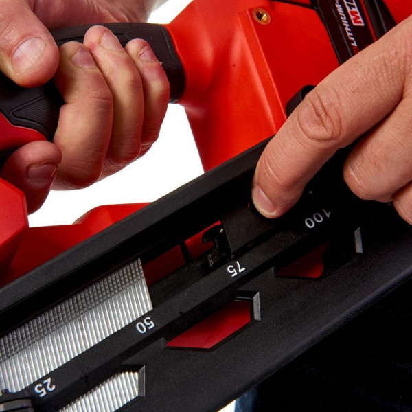 Аккумуляторный гвоздезабиватель Milwaukee M18 CN16GA-202X FUEL (Li-Ion2Ач)