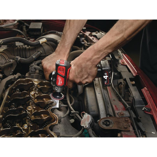 Аккумуляторная полировальная машина Milwaukee M12 BPS-0