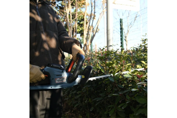 Кусторез аккумуляторный SENIX HTX2-M-EU в Москве