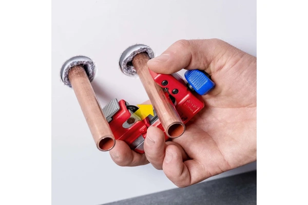 Труборез мини для цветных металлов и нержавеющей стали KNIPEX d.3-30мм., 2мм  KN-903101 в Москве 