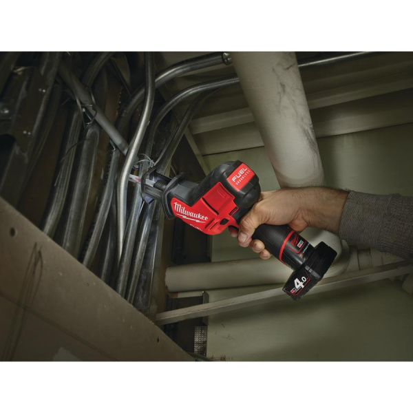 Аккумуляторная сабельная пила Milwaukee M12 CHZ-402C FUEL 4933446950