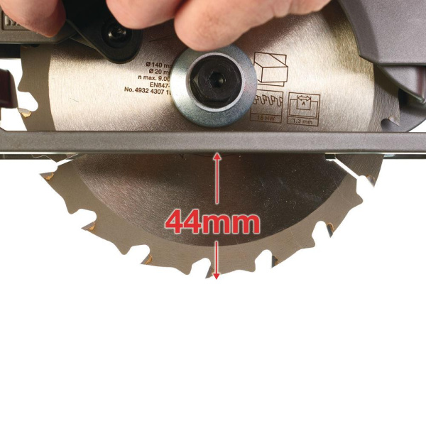 Аккумуляторная циркулярная пила Milwaukee M12 CCS44-402C FUEL 4933448235